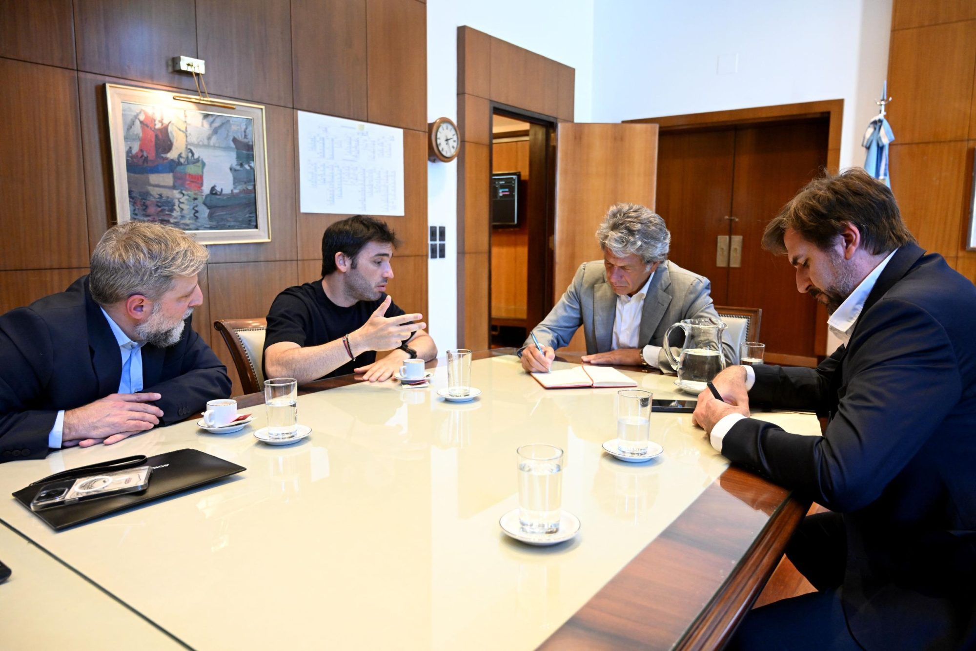 Torres encabezó reunión con autoridades de la Agencia de Recaudación y Control Aduanero para la puesta en funcionamiento de la nueva Zona Franca en Trelew