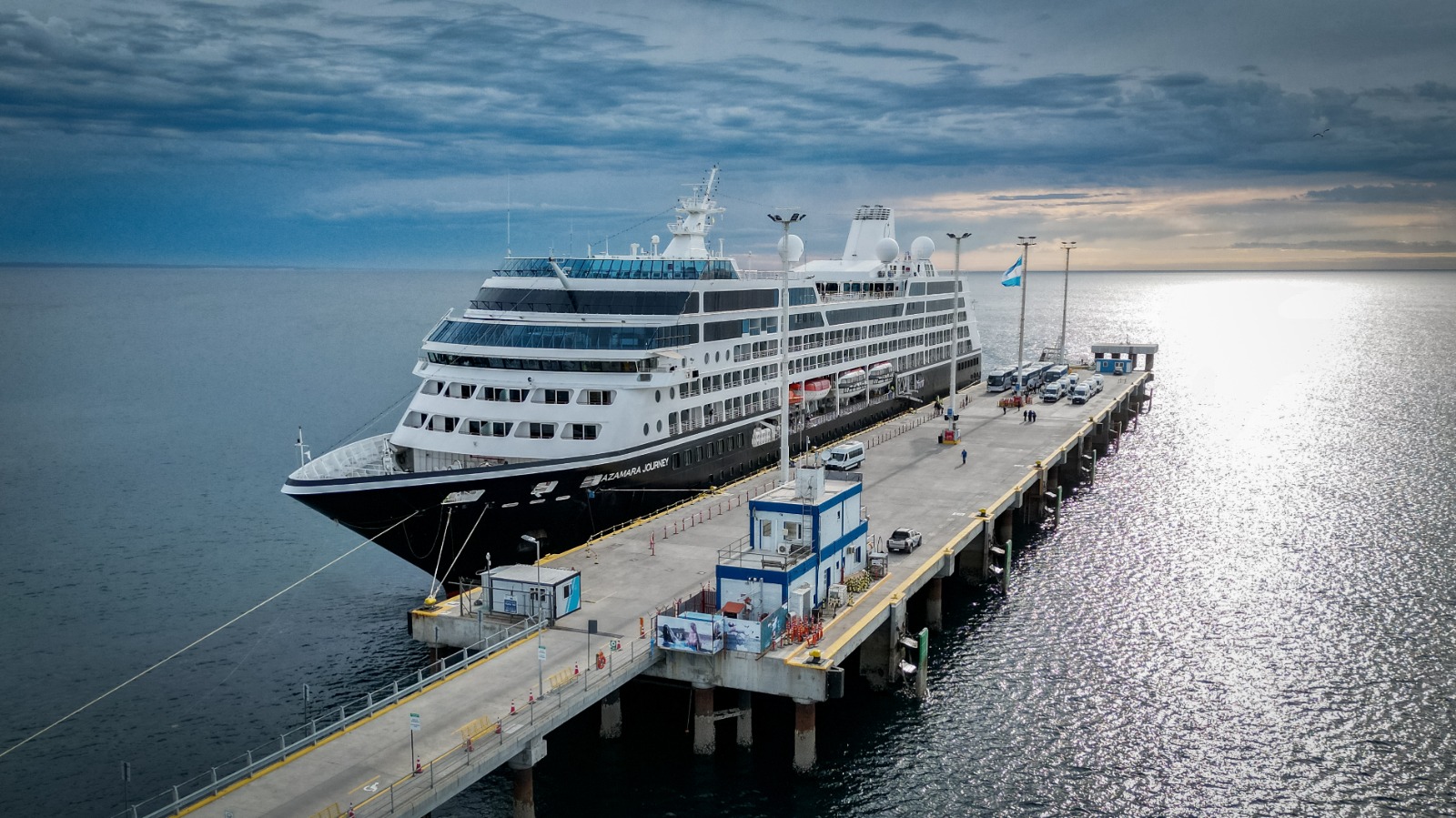 Cruceros en Chubut: el Azamara Journey arribó a Puerto Madryn en su única escala de la temporada