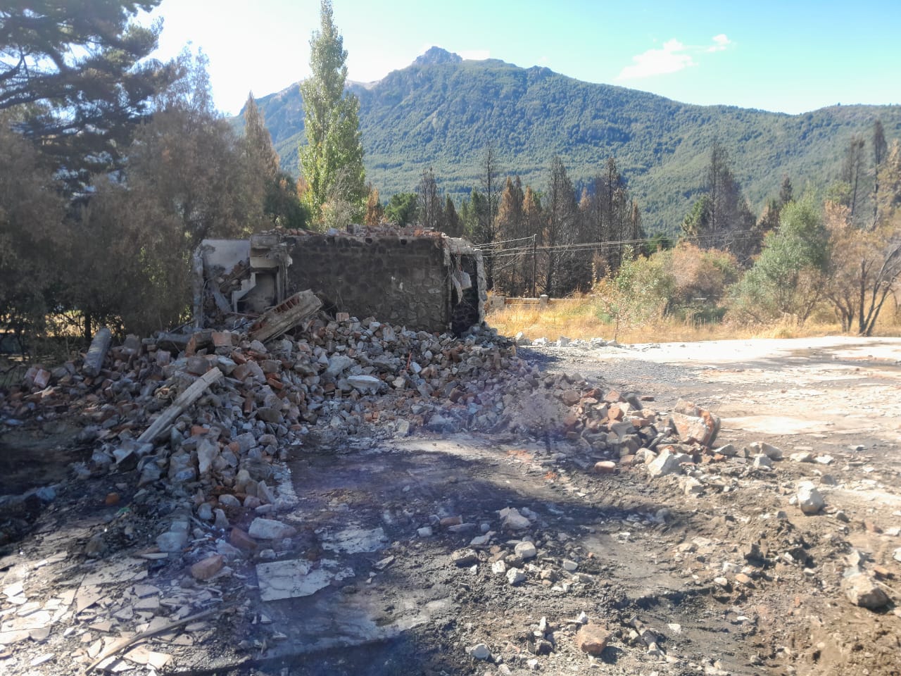 Epuyén: El Gobierno Provincial avanza con el plan de reconstrucción de viviendas