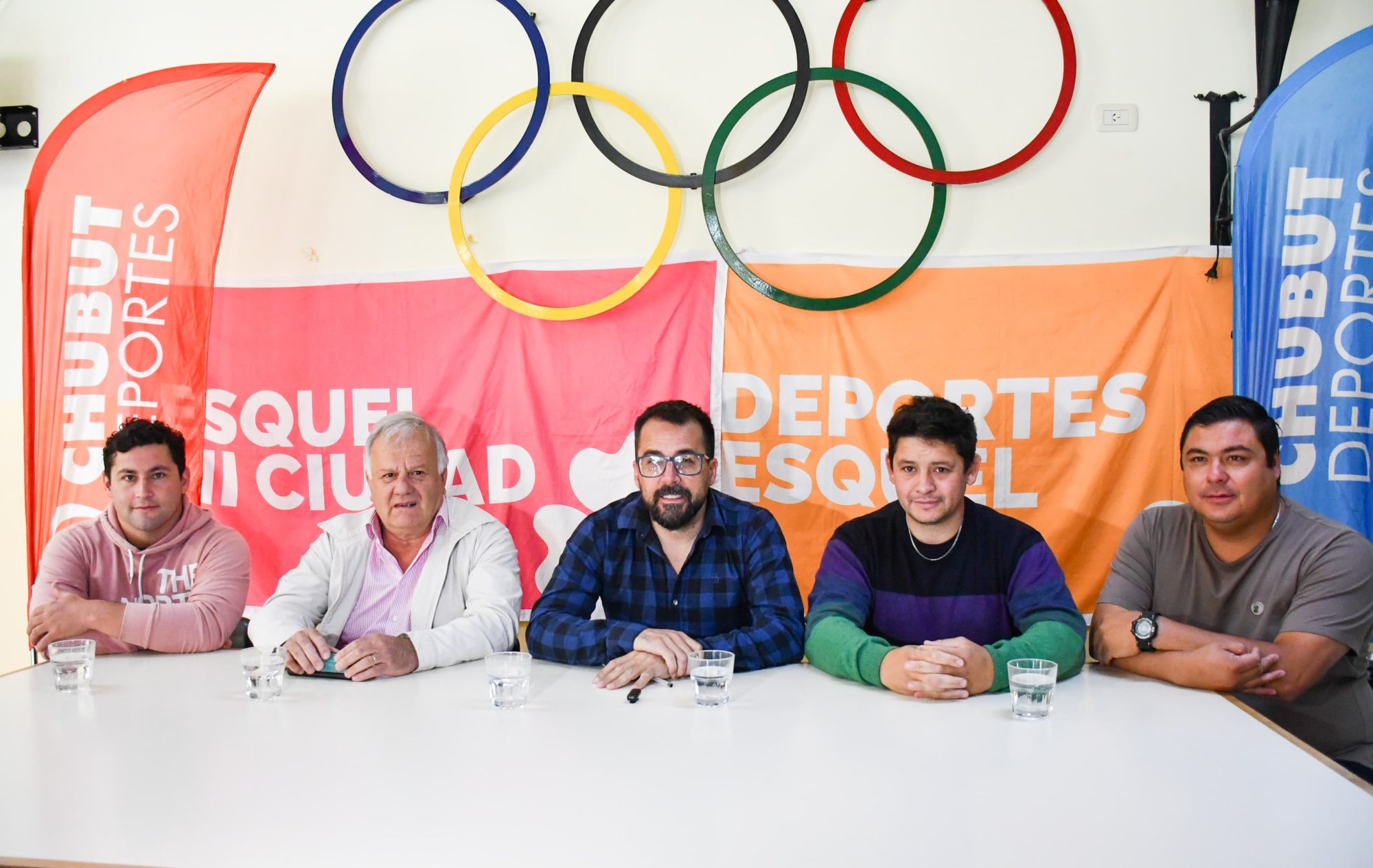 Taccetta y Seitune presentaron la tradicional competencia de ciclismo que conectará Esquel y Tecka