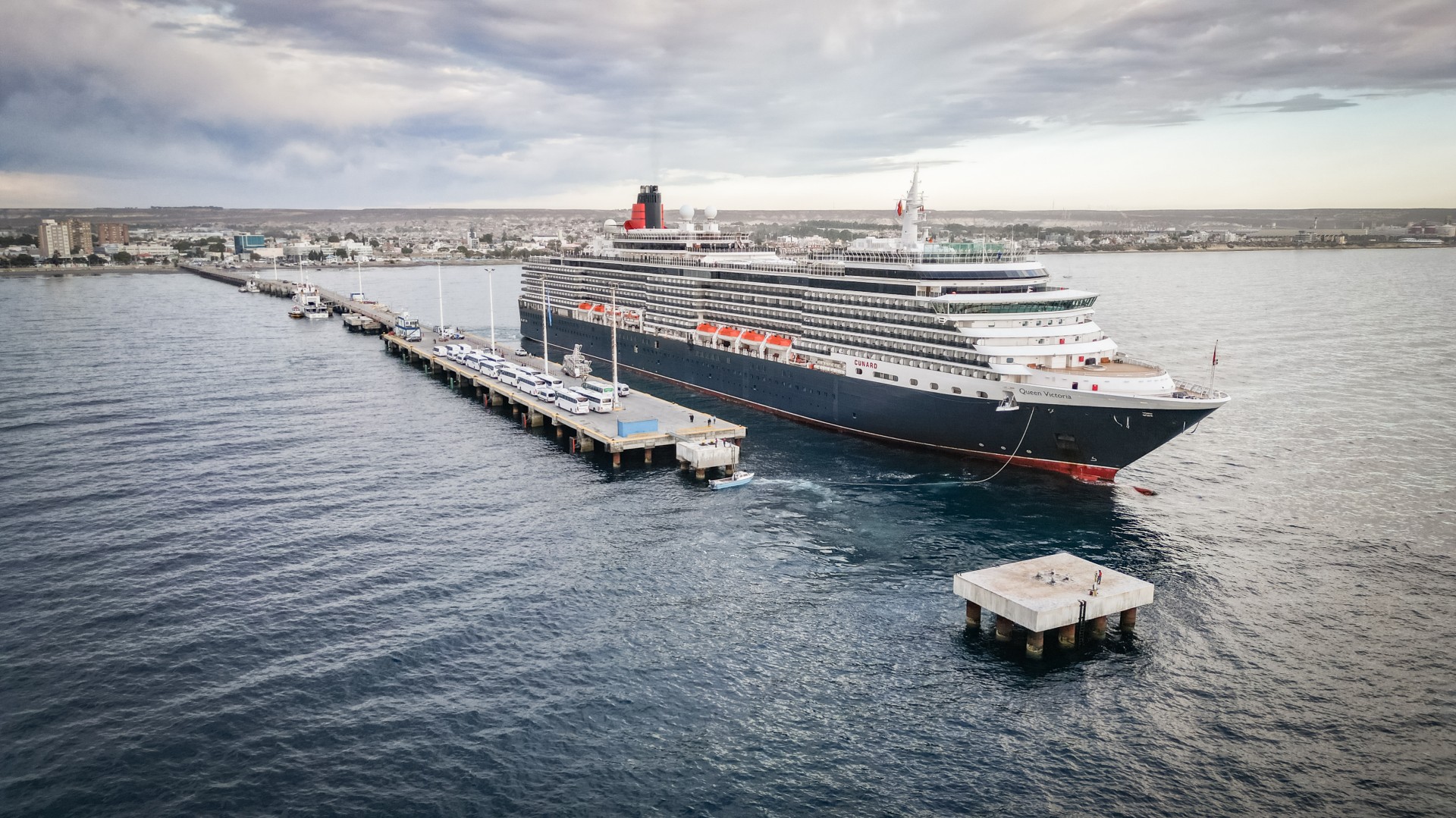 Cruceros en Chubut: El Queen Victoria arribó a Puerto Madryn en su recorrido por Sudamérica con más de 1.800 pasajeros