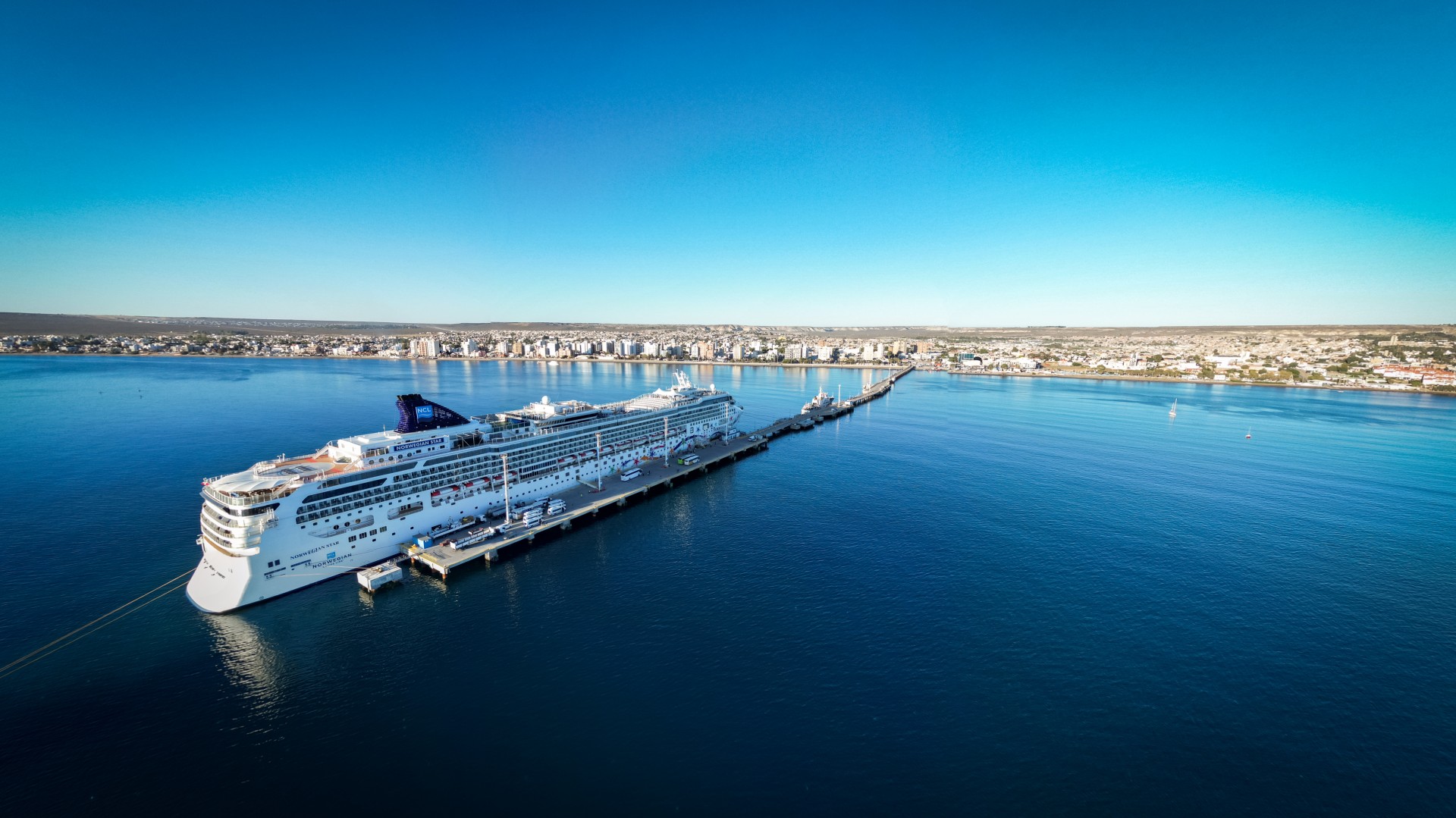 El Norwegian Star arribó nuevamente a Puerto Madryn y ya pasaron más de 50.000 cruceristas en lo que va de la temporada