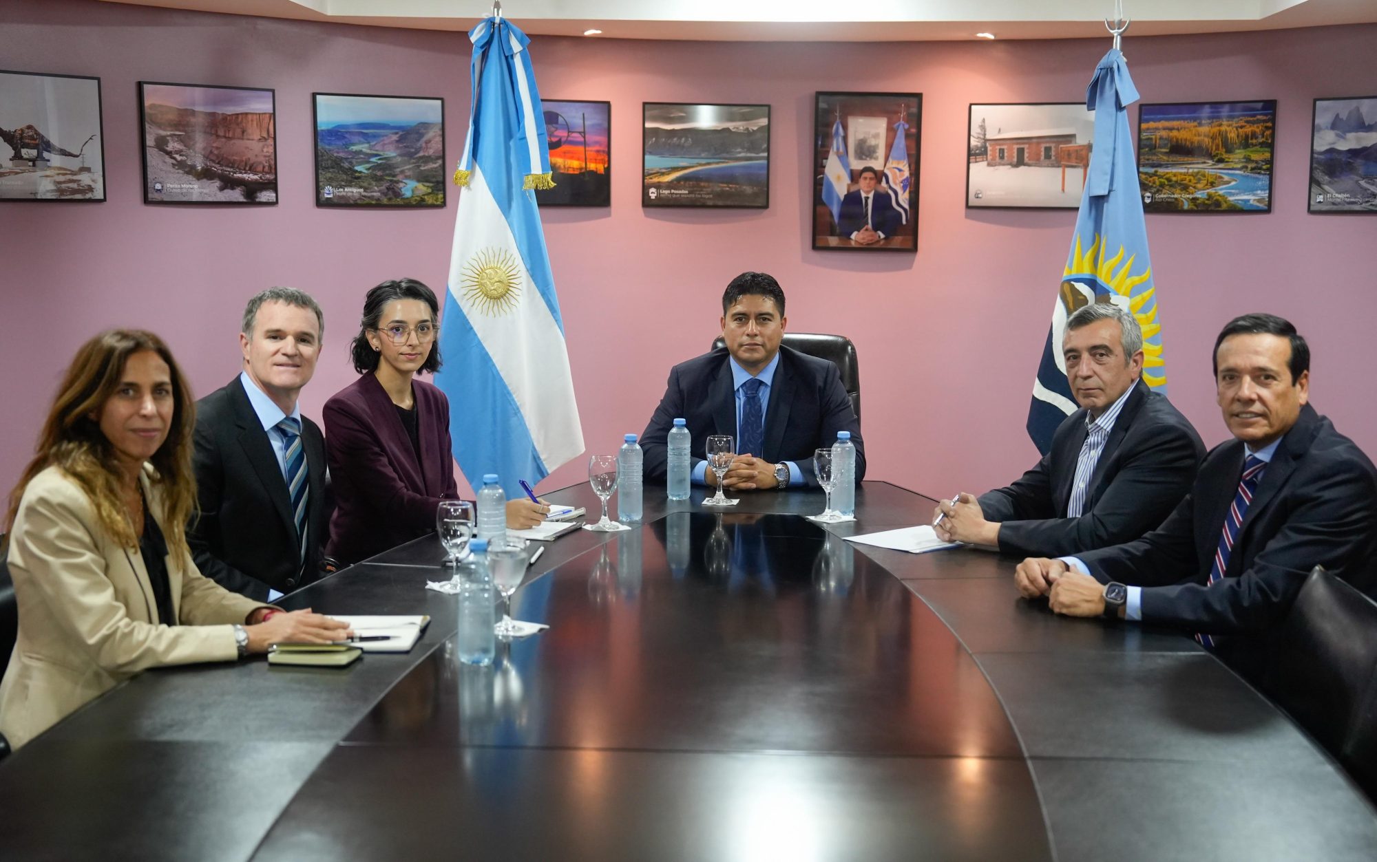 Vidal analizó con Newmont el plan de trabajo y la continuidad del empleo en el yacimiento que la empresa posee en Santa Cruz
