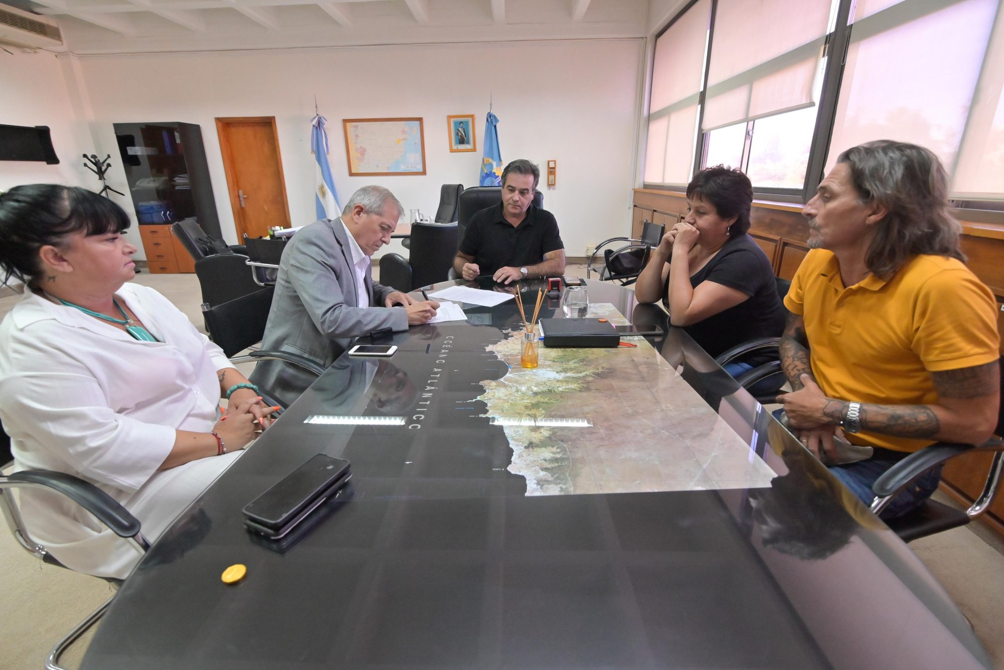 Provincia anunció un incremento del 4% en el salario básico de docentes y auxiliares que se suma a la suba al 25% del ítem de Profesionalidad Docente y un monto de $200.000 para auxiliares