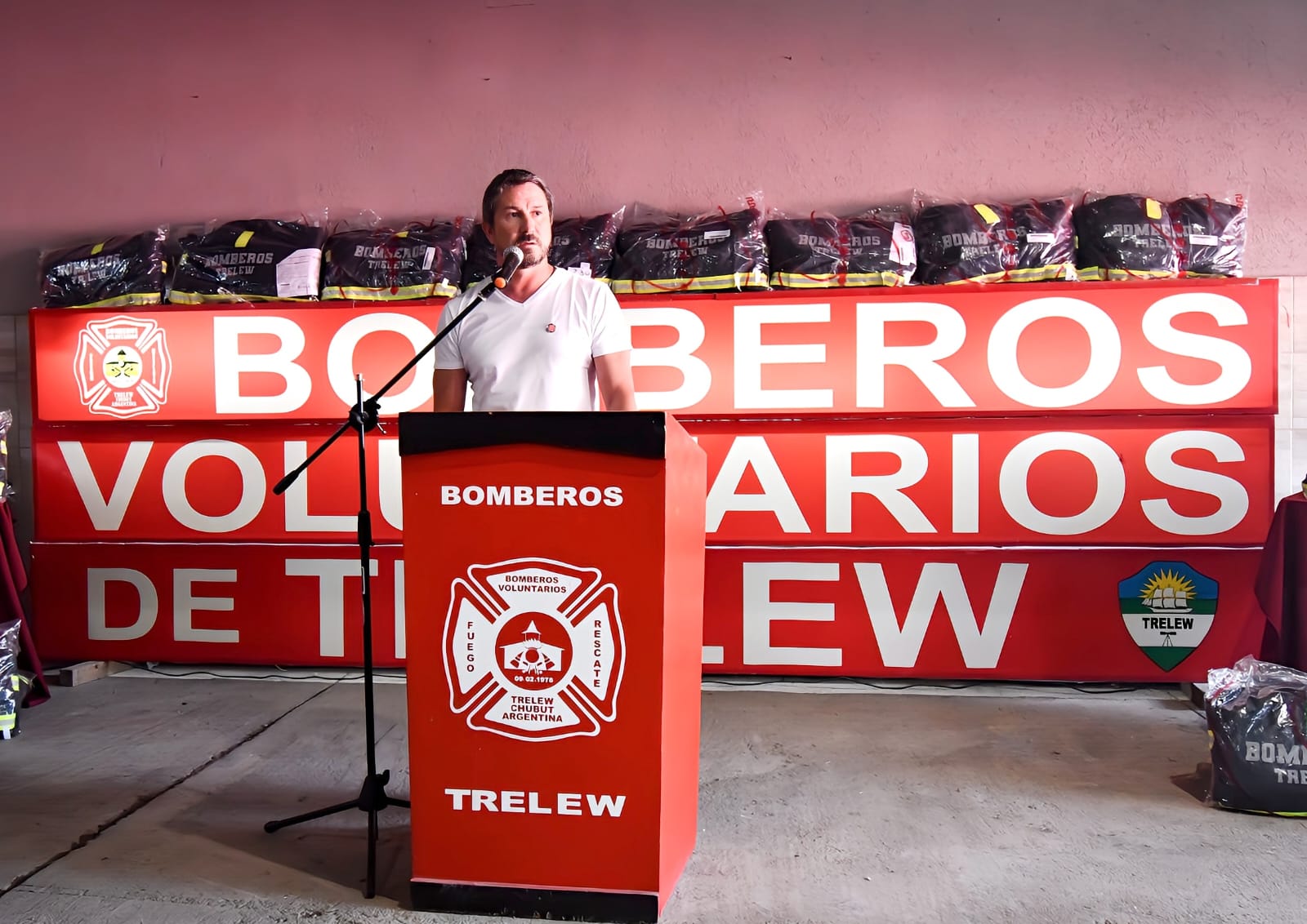 Merino: “El mejor cuartel de bomberos de la provincia es de Trelew y eso merece mi reconocimiento y mis respetos”