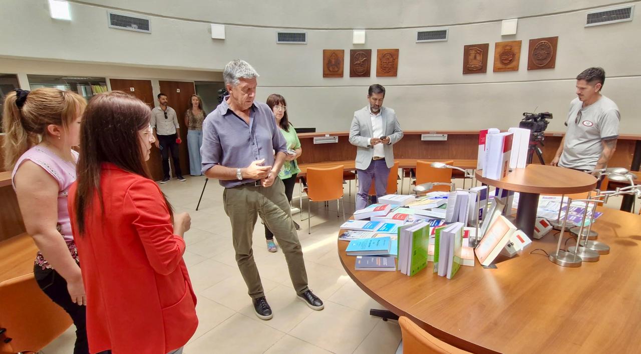 La Legislatura del Chubut sumó nuevos libros al material de su Biblioteca Pública