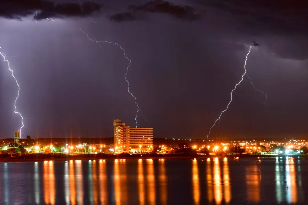 ¿Lluvia y granizo en Madryn?: Emitieron una alerta meteorológica con actividad eléctrica