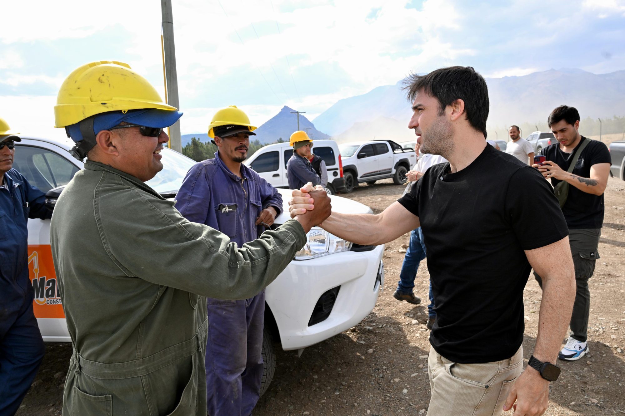Torres inauguró obras en Esquel: “Es una ciudad turística que, además, se puede convertir en un polo industrial”