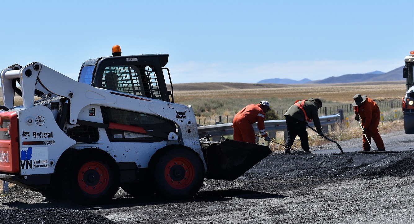 Vialidad Nacional realiza tareas de conservación en las rutas 25, 3 y 40 de Chubut