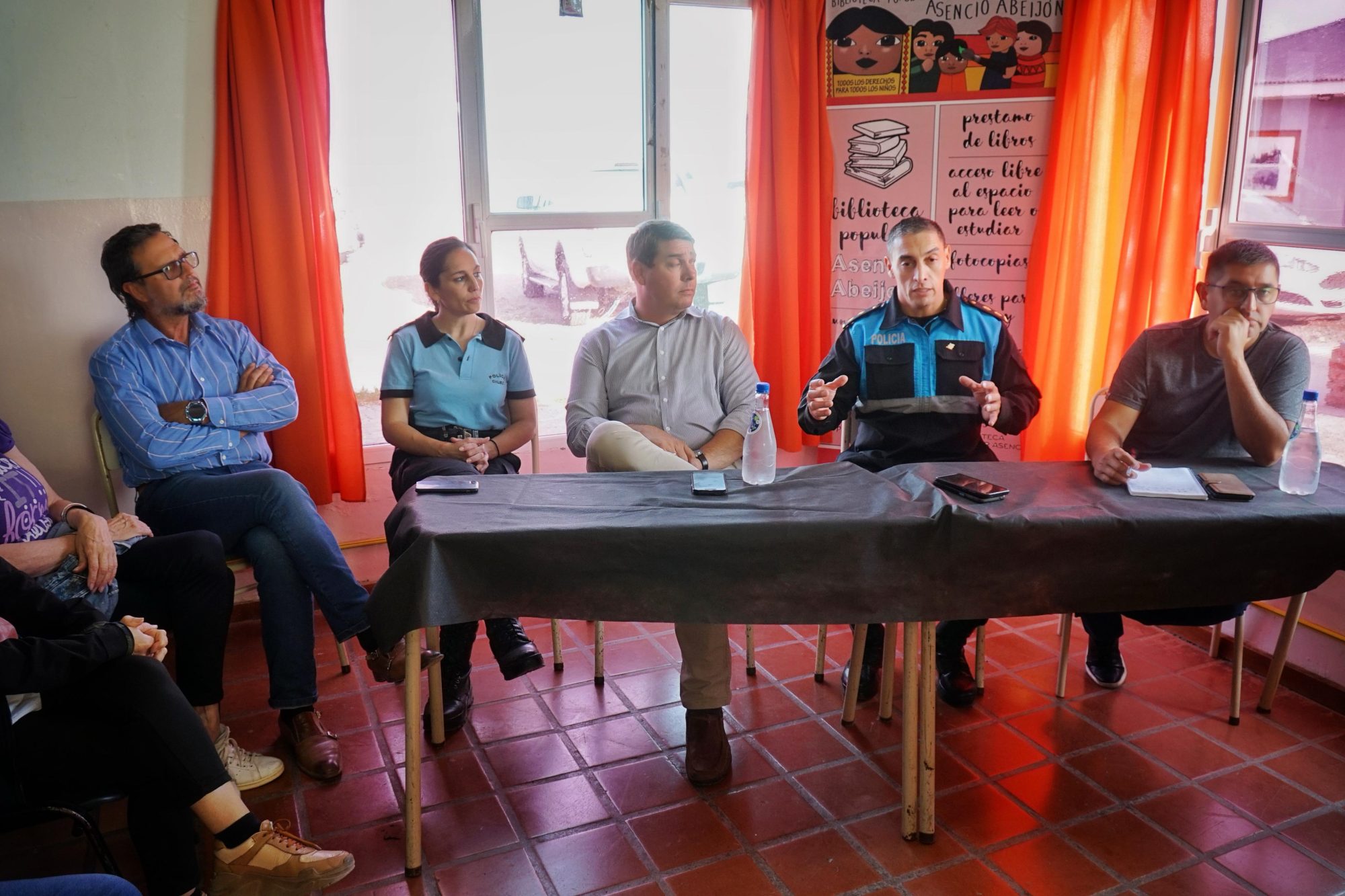 Biss y funcionarios municipales se reunieron con vecinos de Playa Unión por temas de seguridad