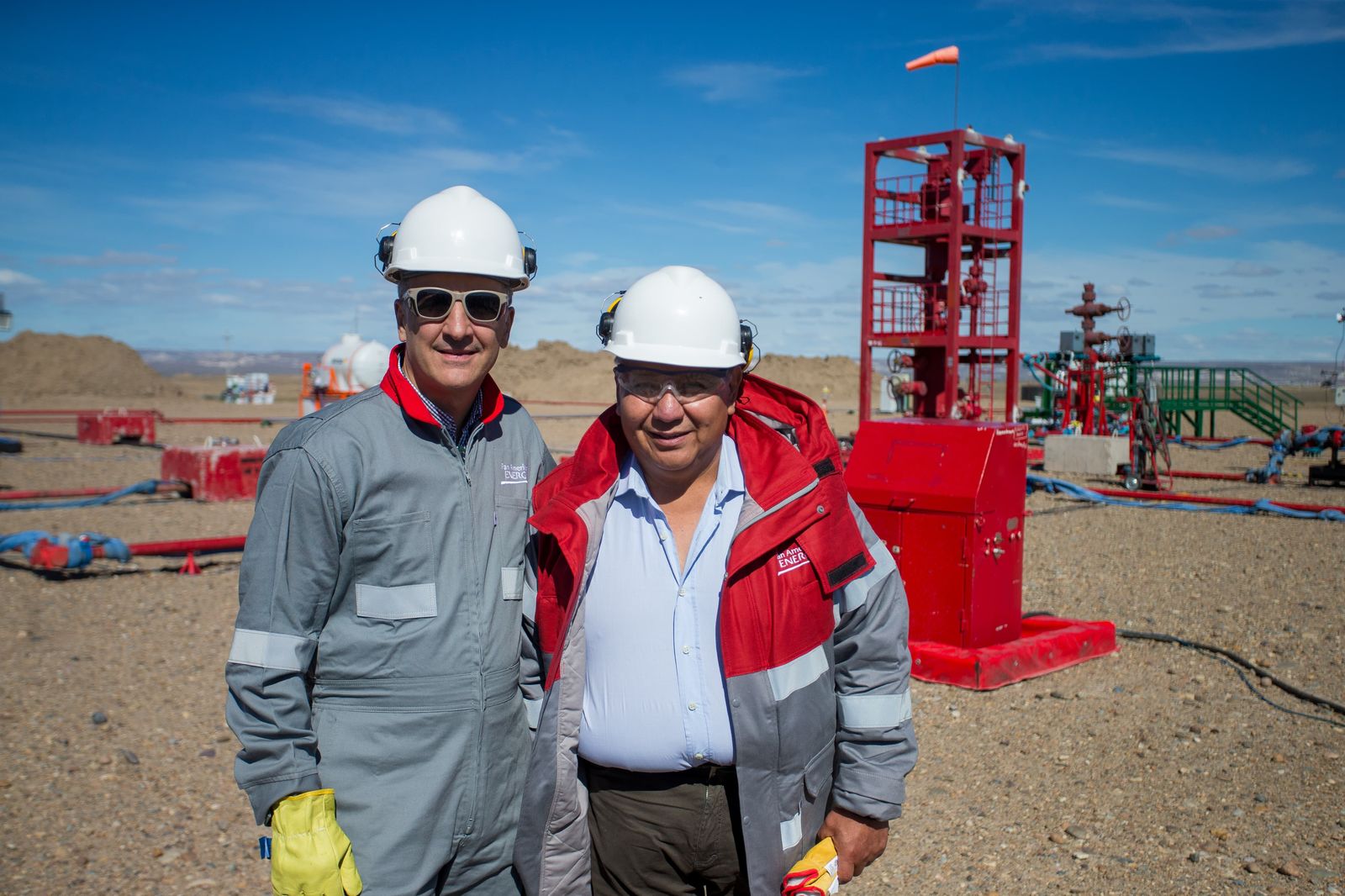 Ávila recorrió el pozo no convencional junto al CEO de Pan American Energy