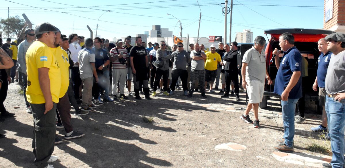 El SOMU realizó asamblea en Madryn, esperan propuesta formal la semana que viene y advierten que no aceptarán una baja salarial del 30%