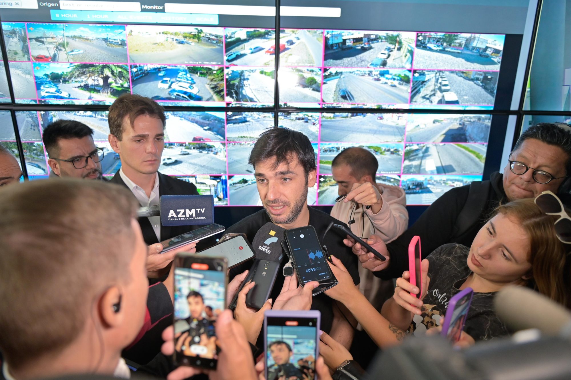 Torres puso en funcionamiento un moderno Centro de Monitoreo en Comodoro Rivadavia y anunció 600 nuevas cámaras de videovigilancia