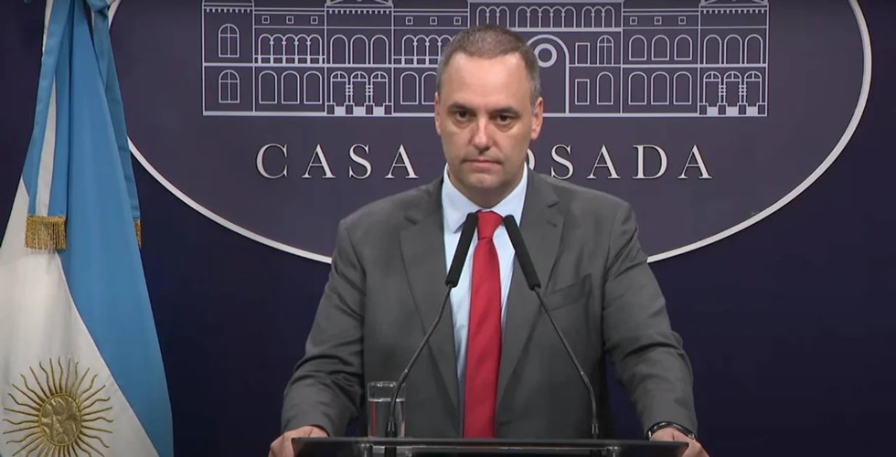 Adorni anticipó que desclasificarán los archivos vinculados al accionar de las Fuerzas Armadas durante la dictadura