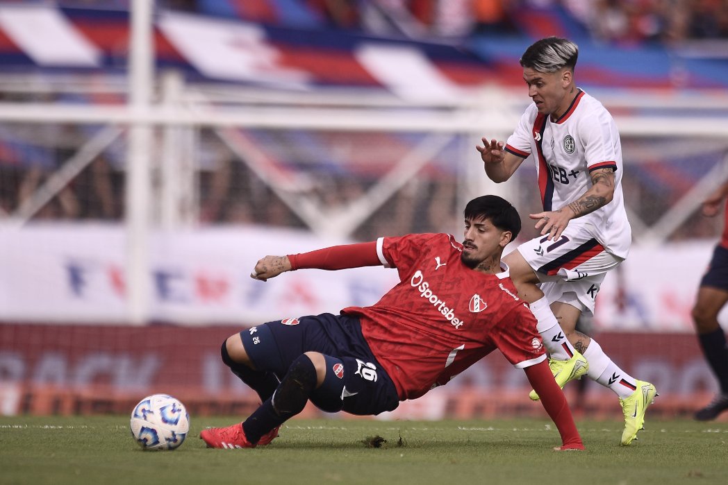 Independiente le ganó a San Lorenzo y sigue liderando la Zona B