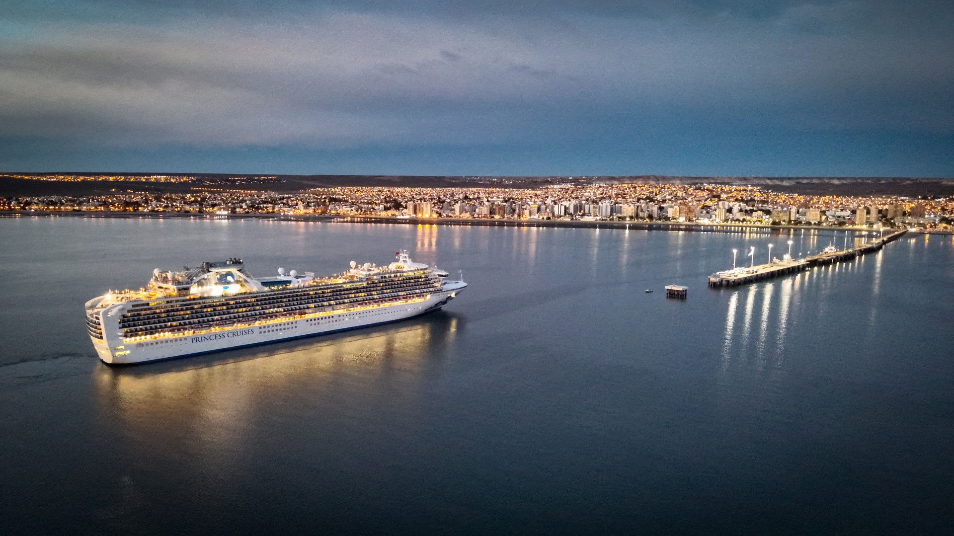 En una nueva escala de la temporada de cruceros, arribó a Madryn el Sapphire Princess con más de 2.500 pasajeros