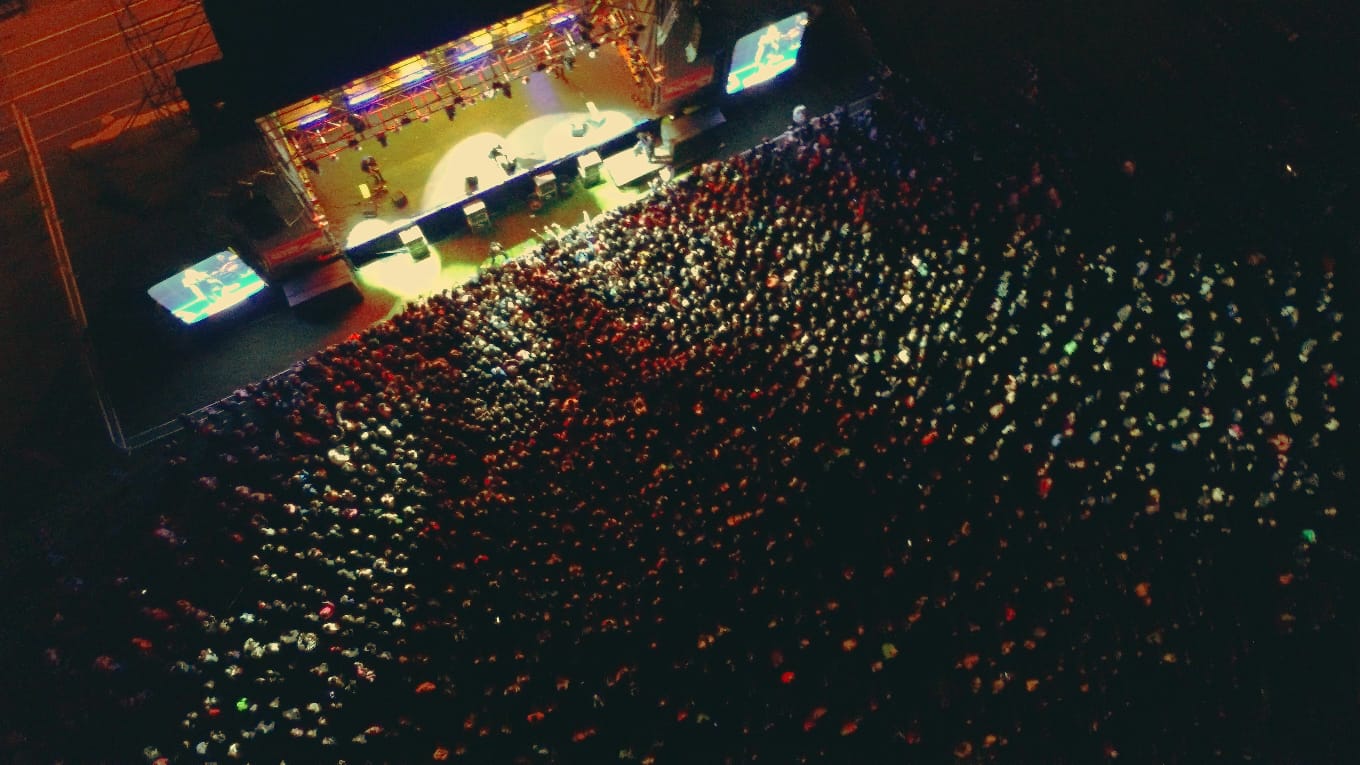 Esquel celebró a lo grande su 119° Aniversario con una multitud en el Estadio Municipal por el que pasaron Penissi, Estelares y Tapari