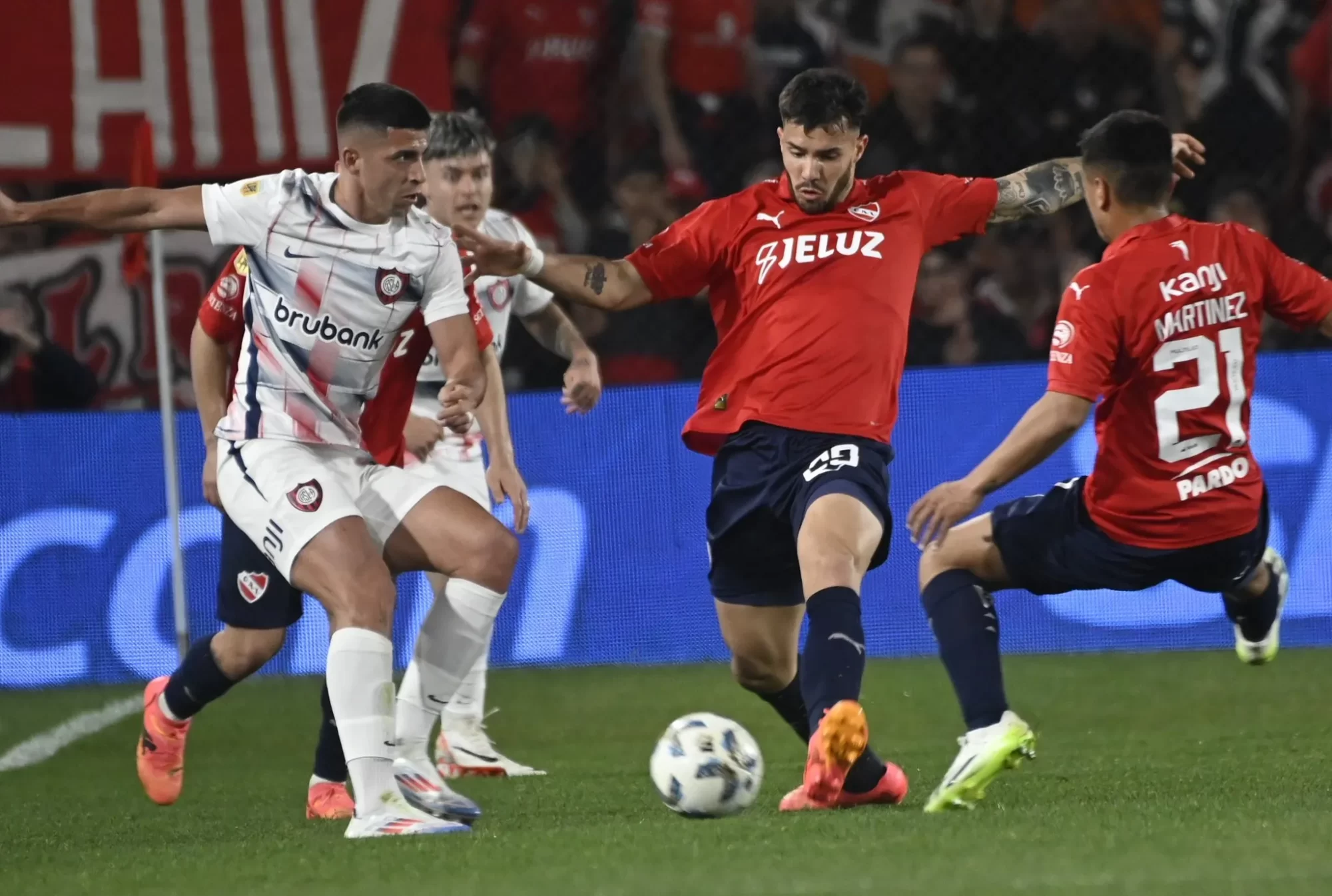 Duelo clave en el Nuevo Gasómetro: San Lorenzo e Independiente se disputan la punta de la Zona A