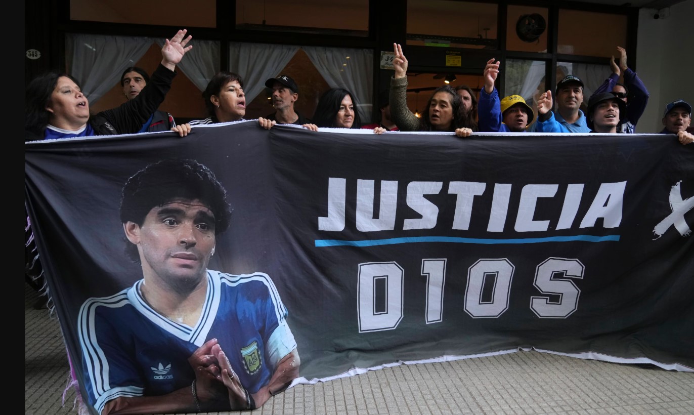 Muerte de Maradona: “Le vi el abdomen inflamado, a punto de explotar”