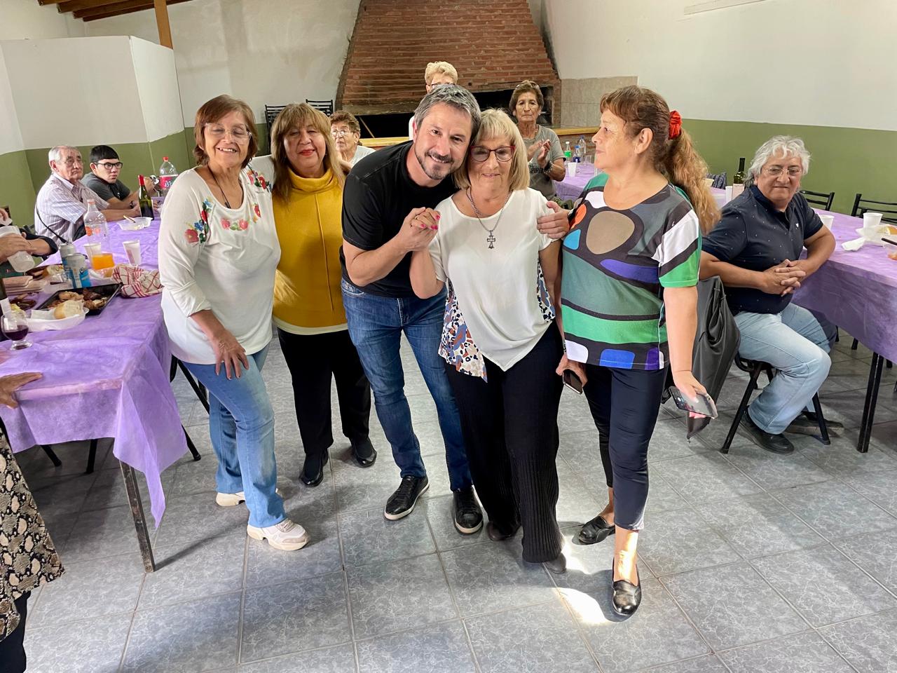 Merino compartió un almuerzo con el centro de jubilados Justicia Social y anunció obras