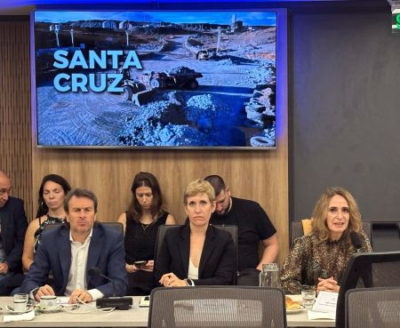 Santa Cruz planteó la necesidad de incrementar la exploración minera en el Congreso Nacional