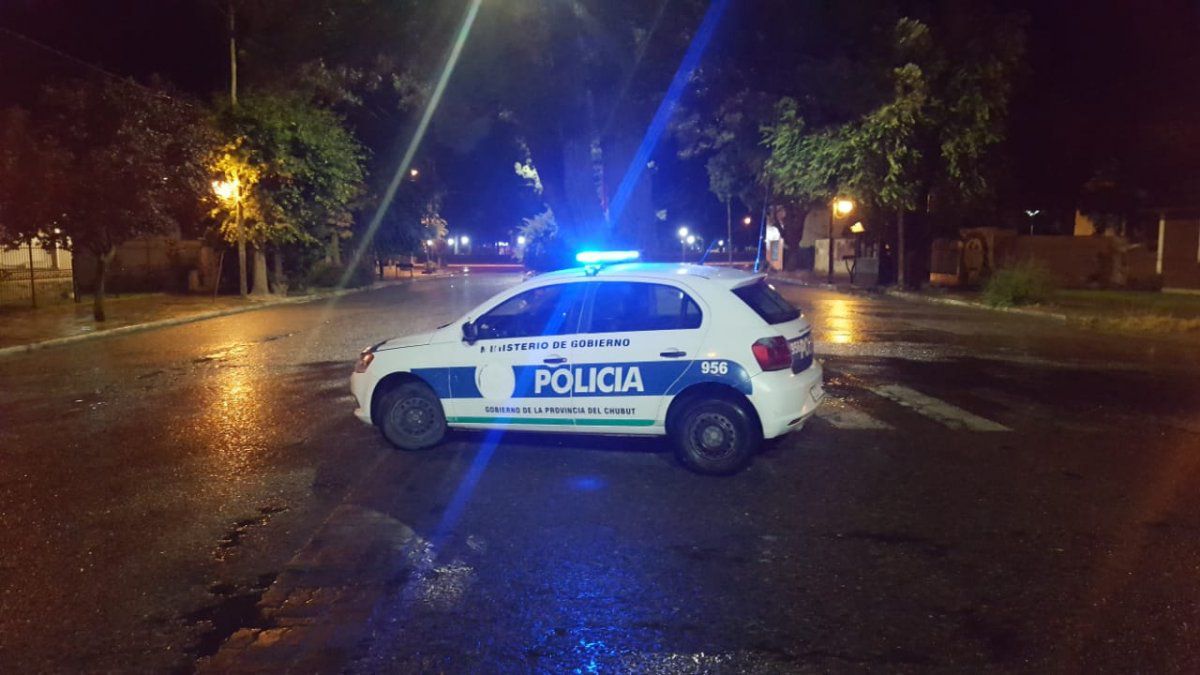 Rawson: Detuvieron a un hombre por cuatro presuntos delitos, por tener un arma en la cama lista para dispararse y por una plantación de marihuana