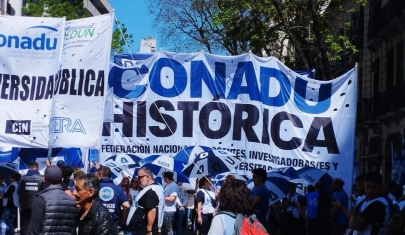 Paro de 24 horas de docentes universitarios por mejoras salariales