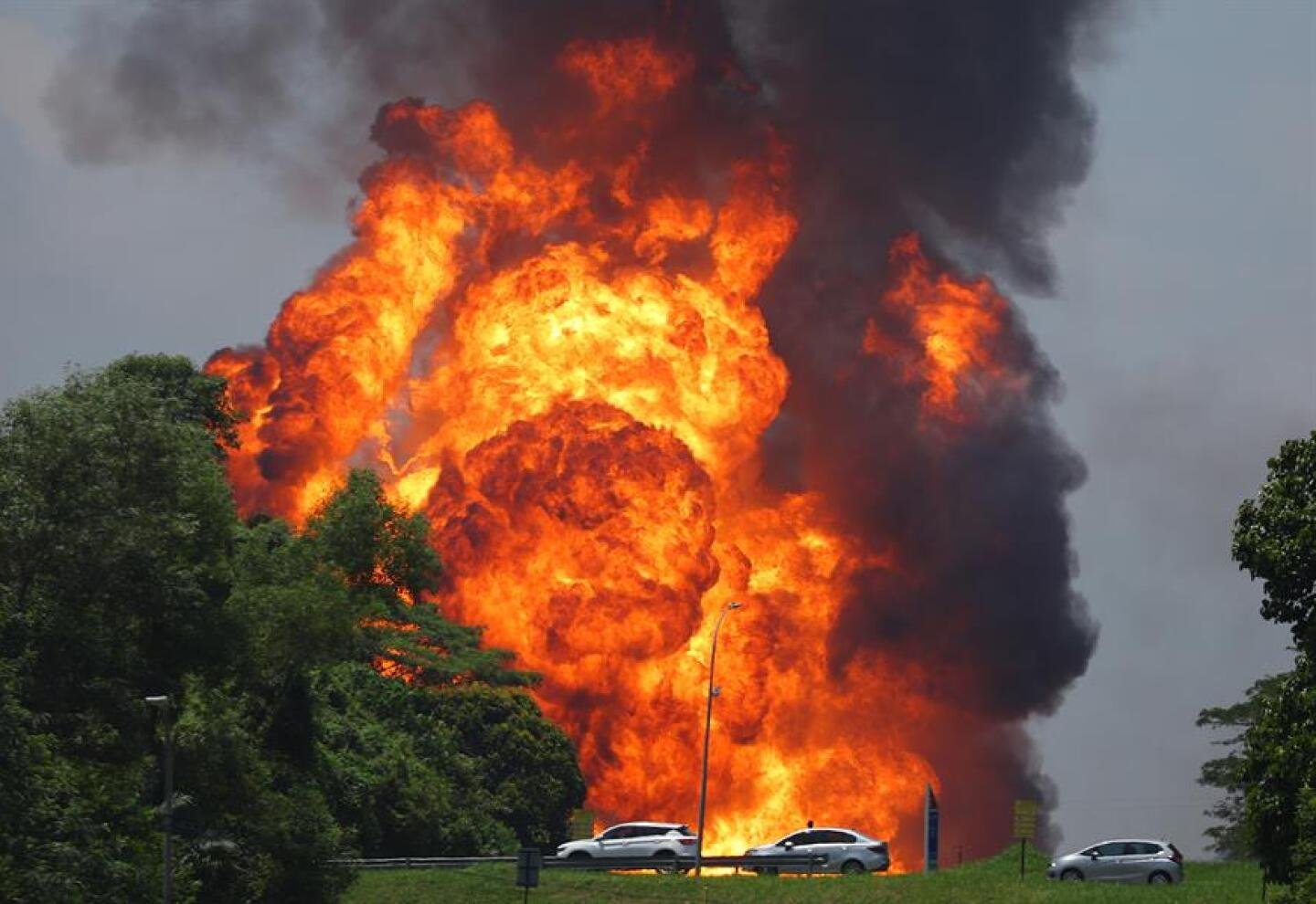 Brutal explosión de un gasoducto en Kuala Lumpur: Hay al menos 63 heridos