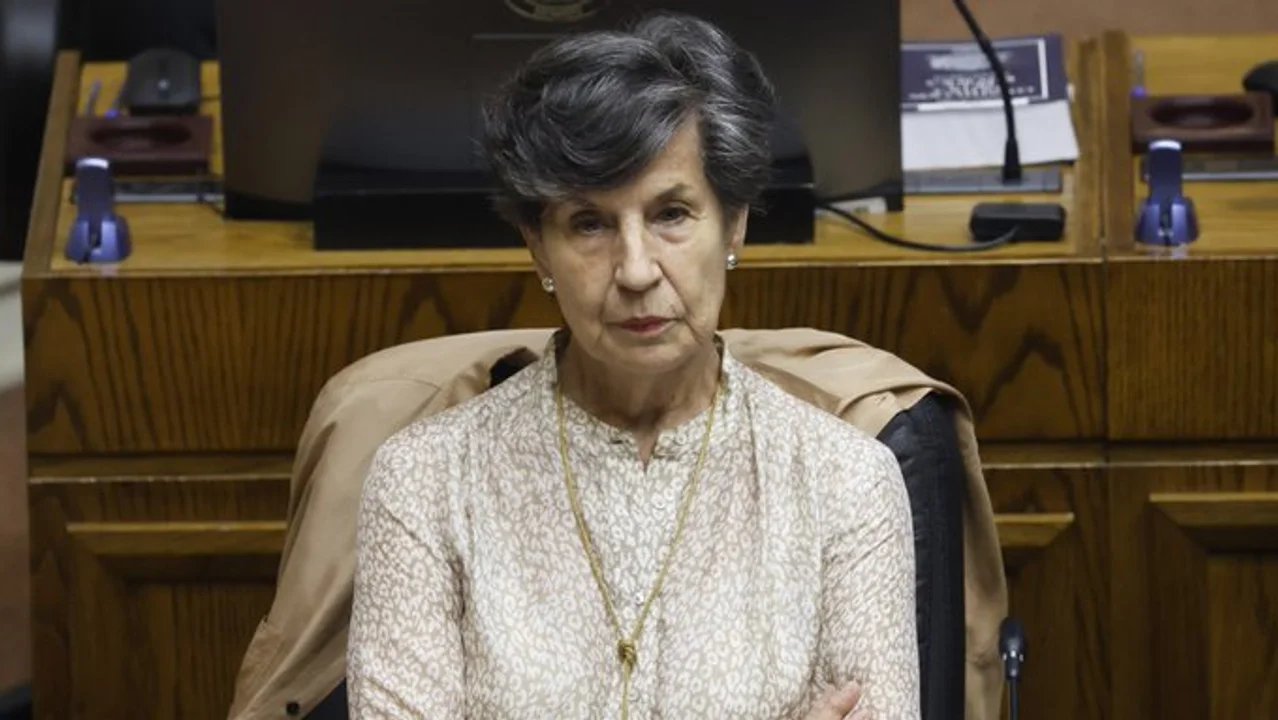 Destituyeron a la senadora socialista Isabel Allende en Chile