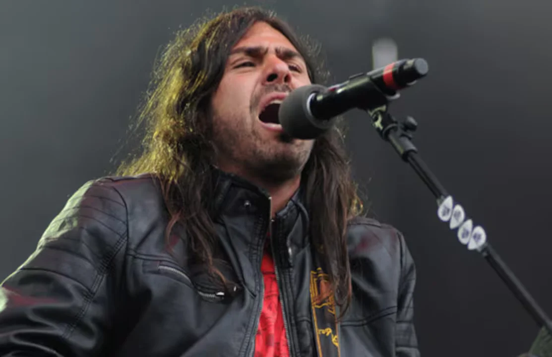 Acusan al cantante de La Mancha de Rolando por atropellar a un motociclista y darse a la fuga