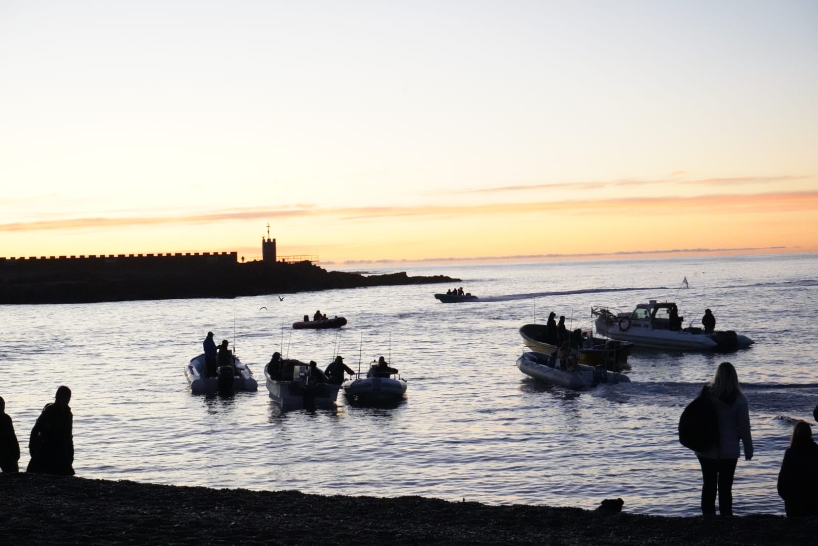 Comenzó la tradicional pesca de altura en la 42° Fiesta Nacional del Salmón