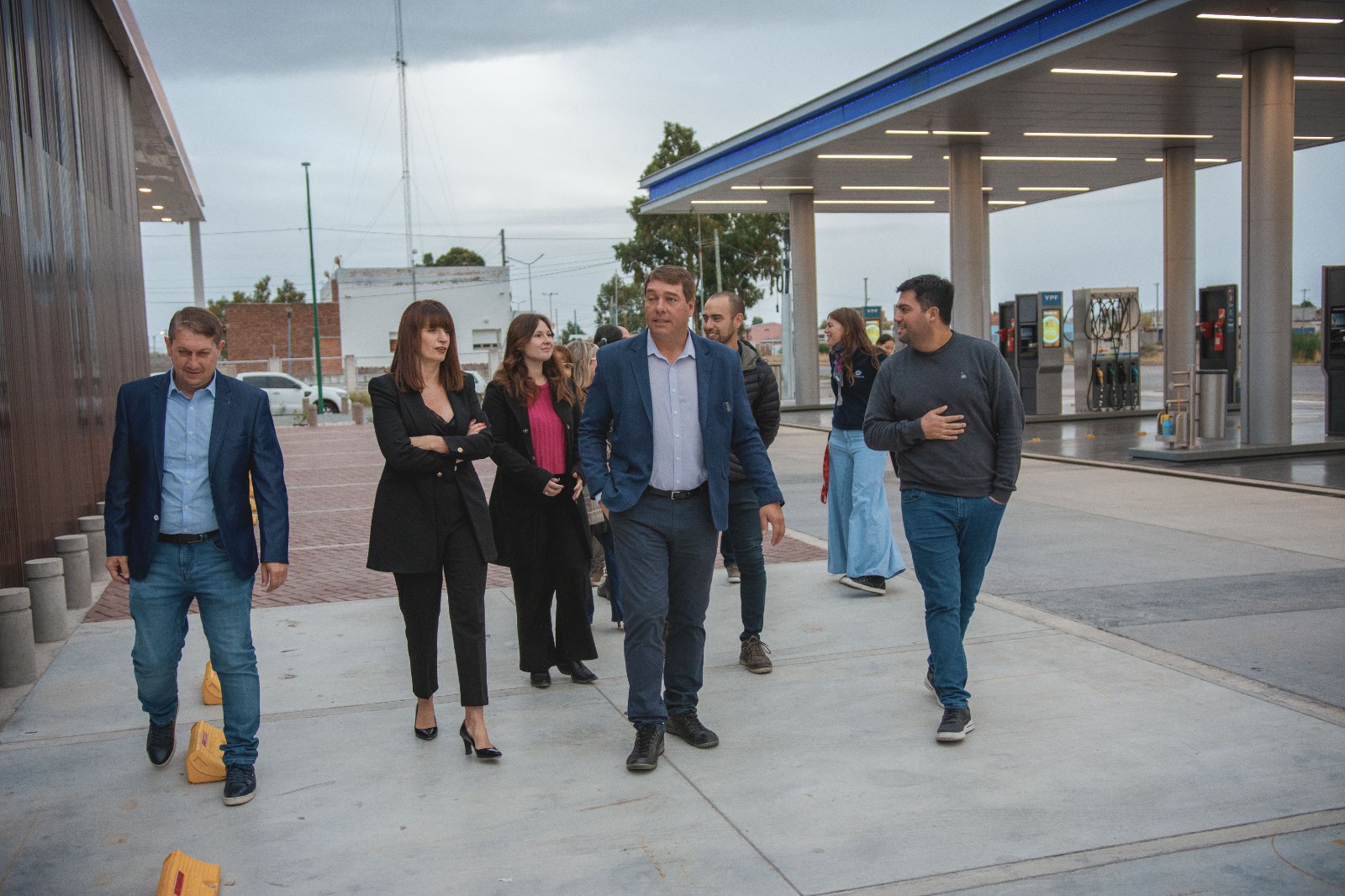 Biss asistió a la inauguración de la nueva estación de servicio YPF de Rawson