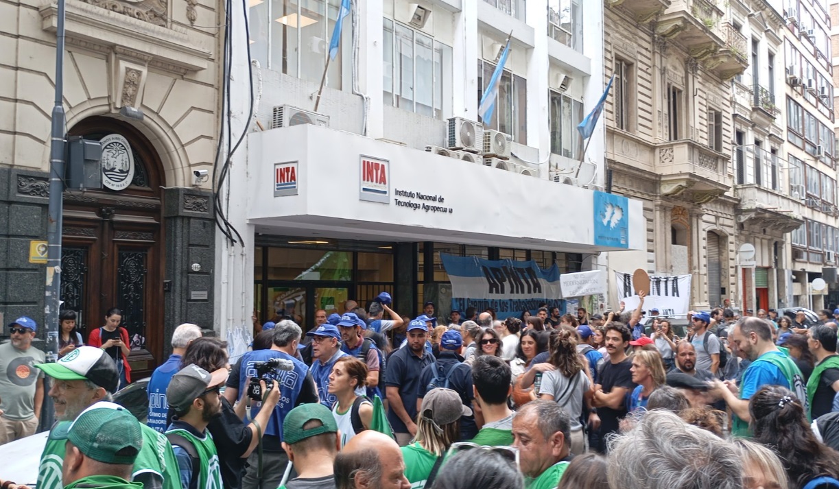 Trabajadores del INTA se movilizan contra la fusión con otros organismos
