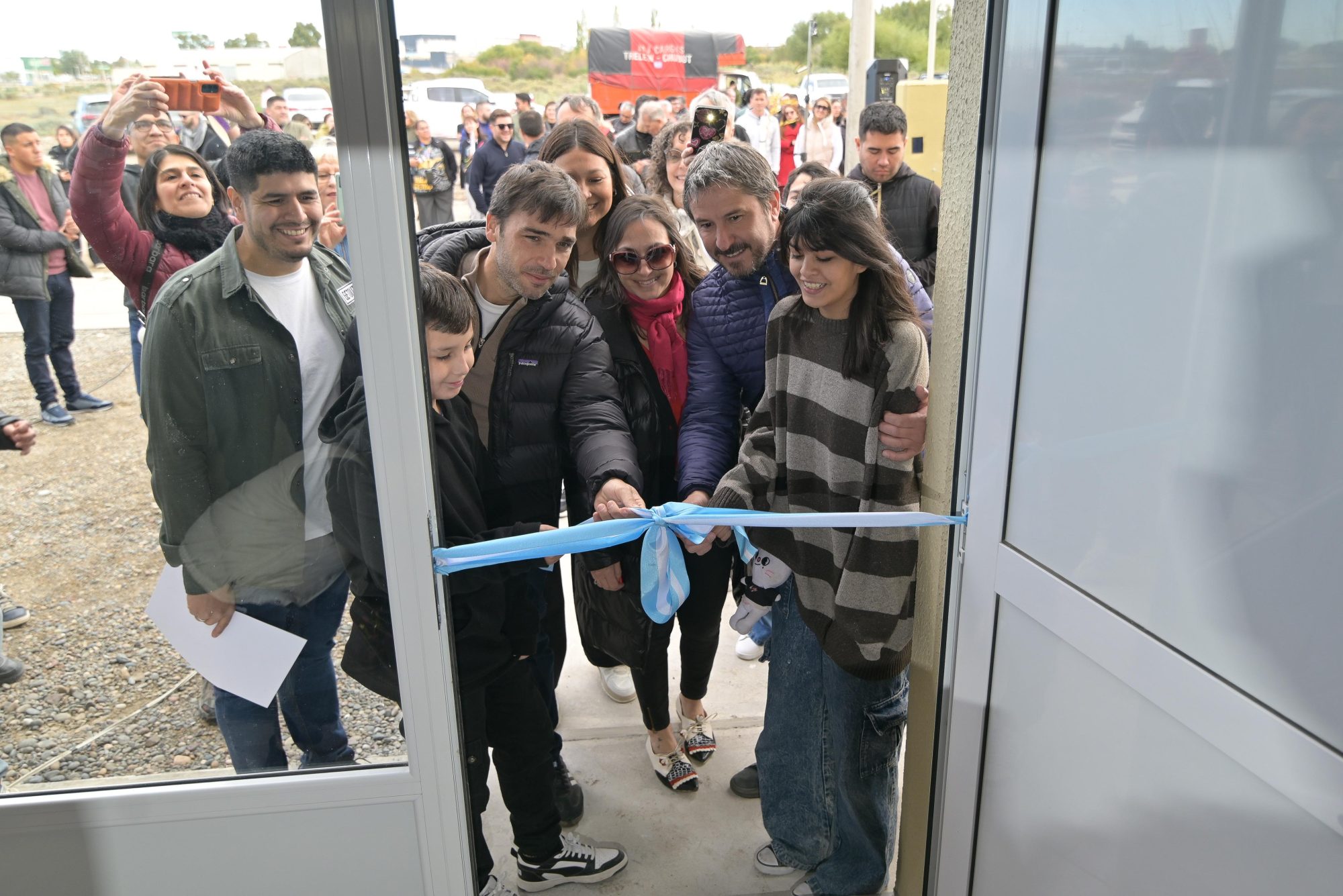 Torres entregó viviendas a 49 familias de Trelew y aseguró que “la obra pública seguirá siendo una política de Estado fundamental para el desarrollo de Chubut”