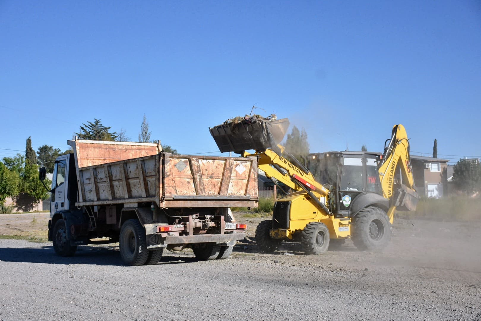 El Municipio de Trelew realiza trabajos de mantenimiento urbano en el barrio Sarmiento