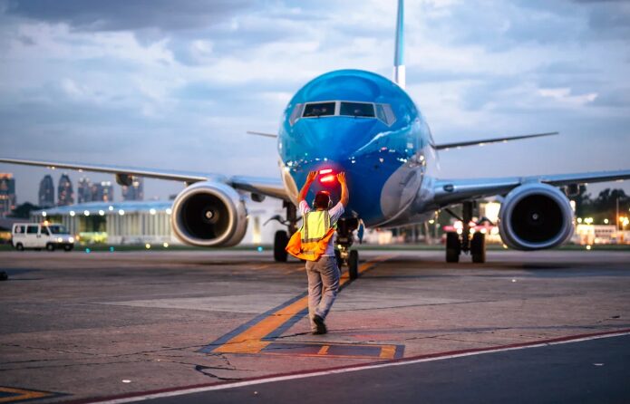 Cancelaciones y reprogramaciones de las líneas aéreas por el paro del jueves