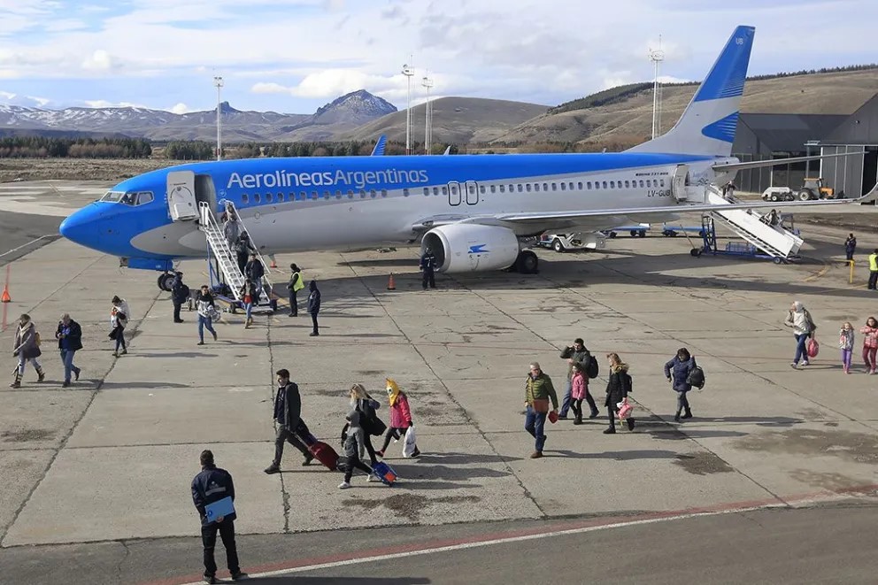 Turismo invernal: Aerolíneas Argentinas mantiene 40 vuelos semanales a Neuquén y 25 a Chapelco