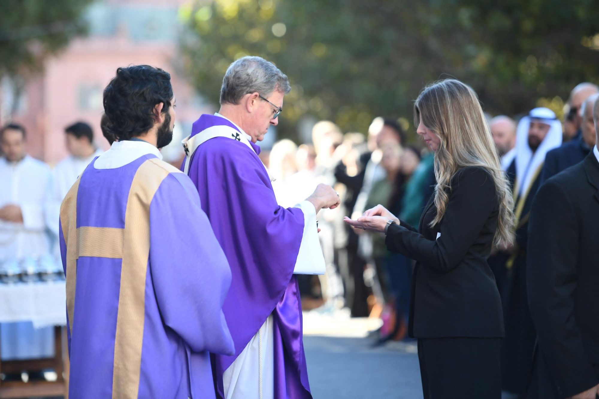 La senadora chubutense Andrea Cristina estuvo presente en la Misa de honor para despedir al Papa Francisco