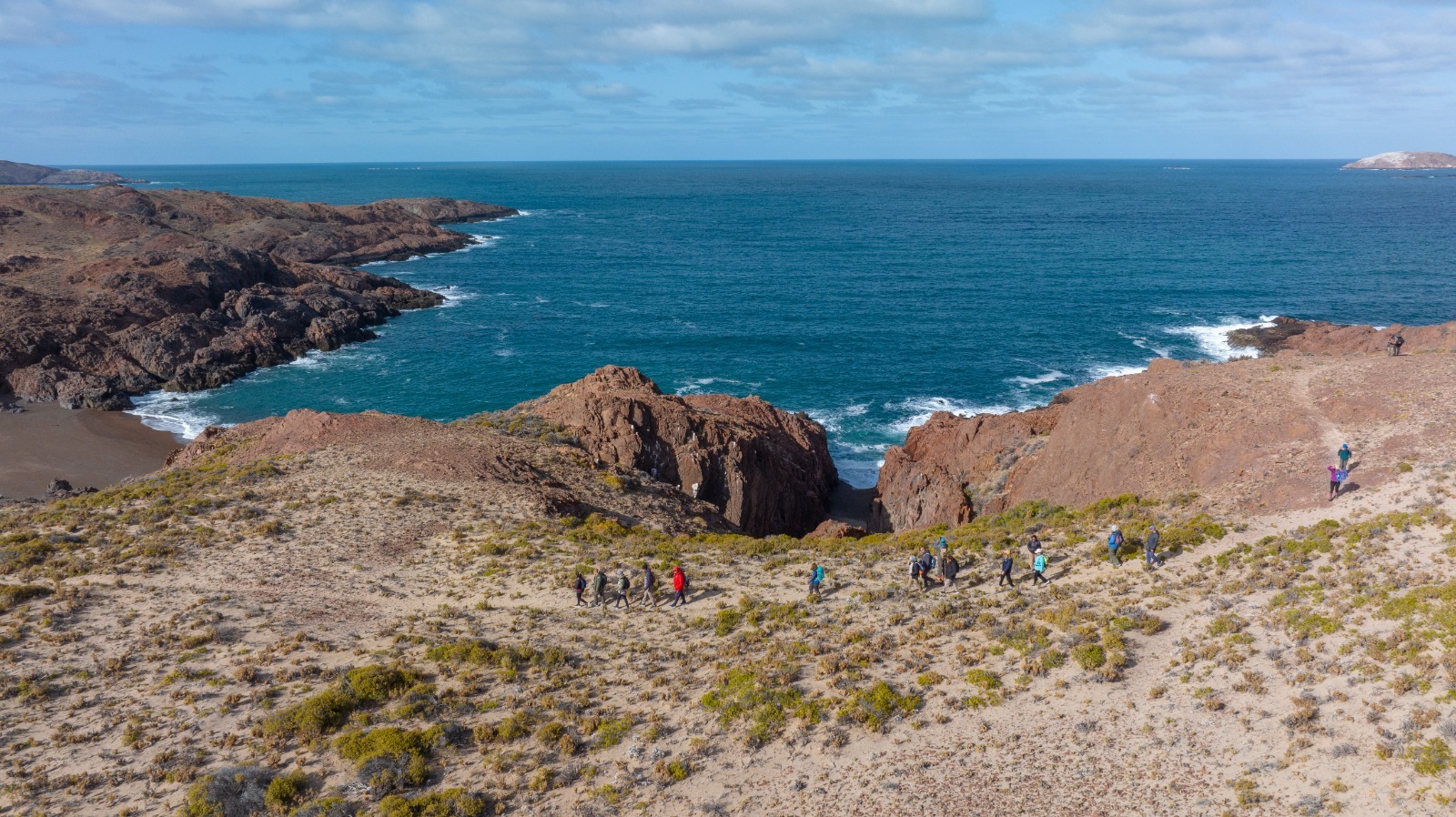 Semana Santa en Camarones: Trekking por la costa, paisajes únicos y gastronomía local
