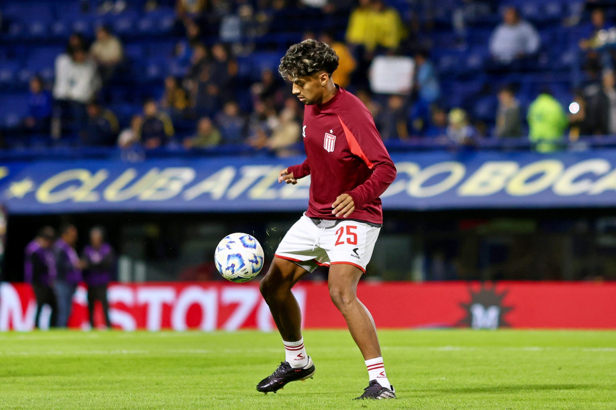 La hinchada de Boca explotó contra Medina tras el escándalo en su salida: “El que no salta es un traidor”