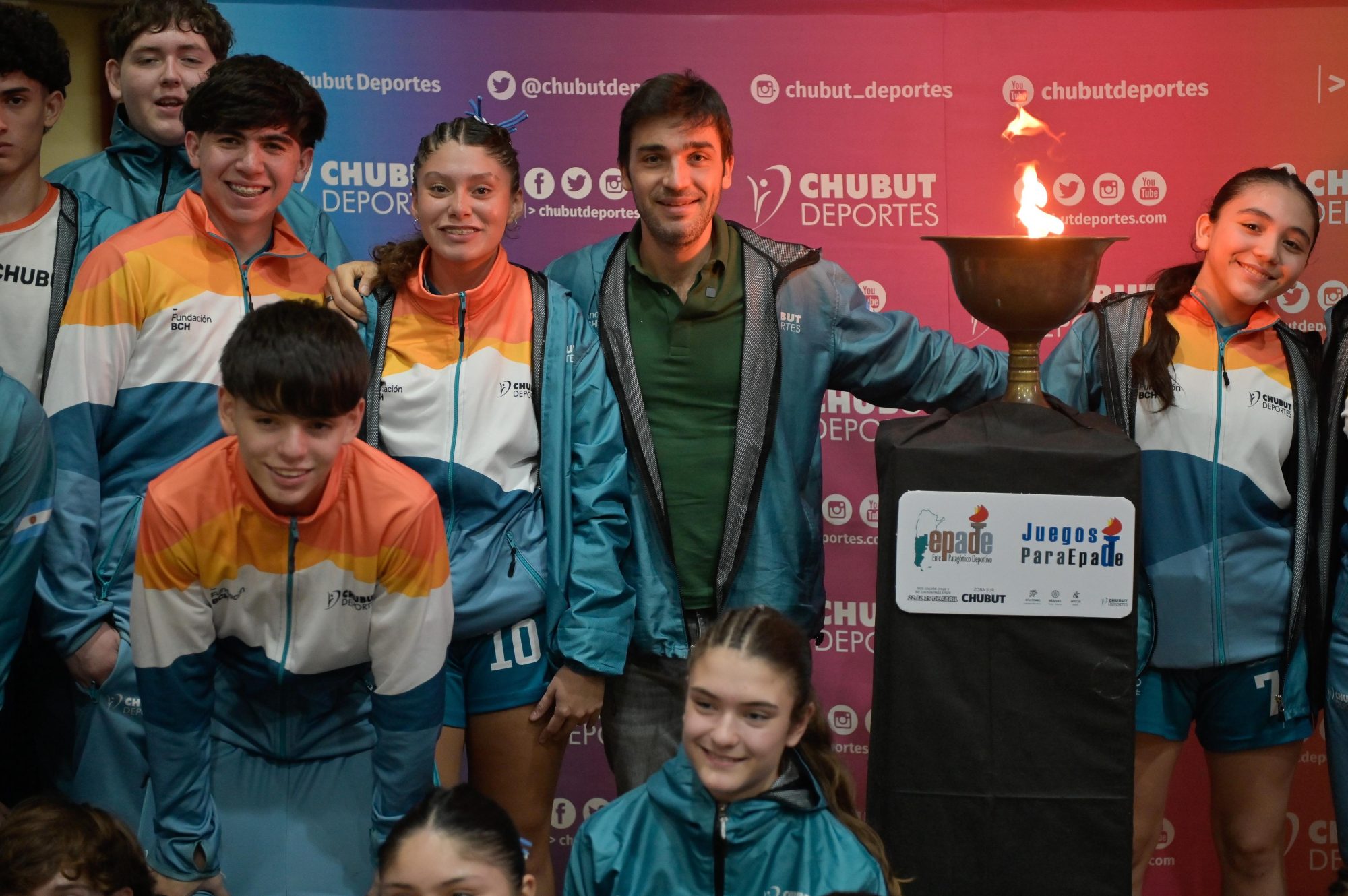 Torres encabezó la apertura de los Juegos Patagónicos y destacó la promoción del deporte como mecanismo integrador de los jóvenes de la región