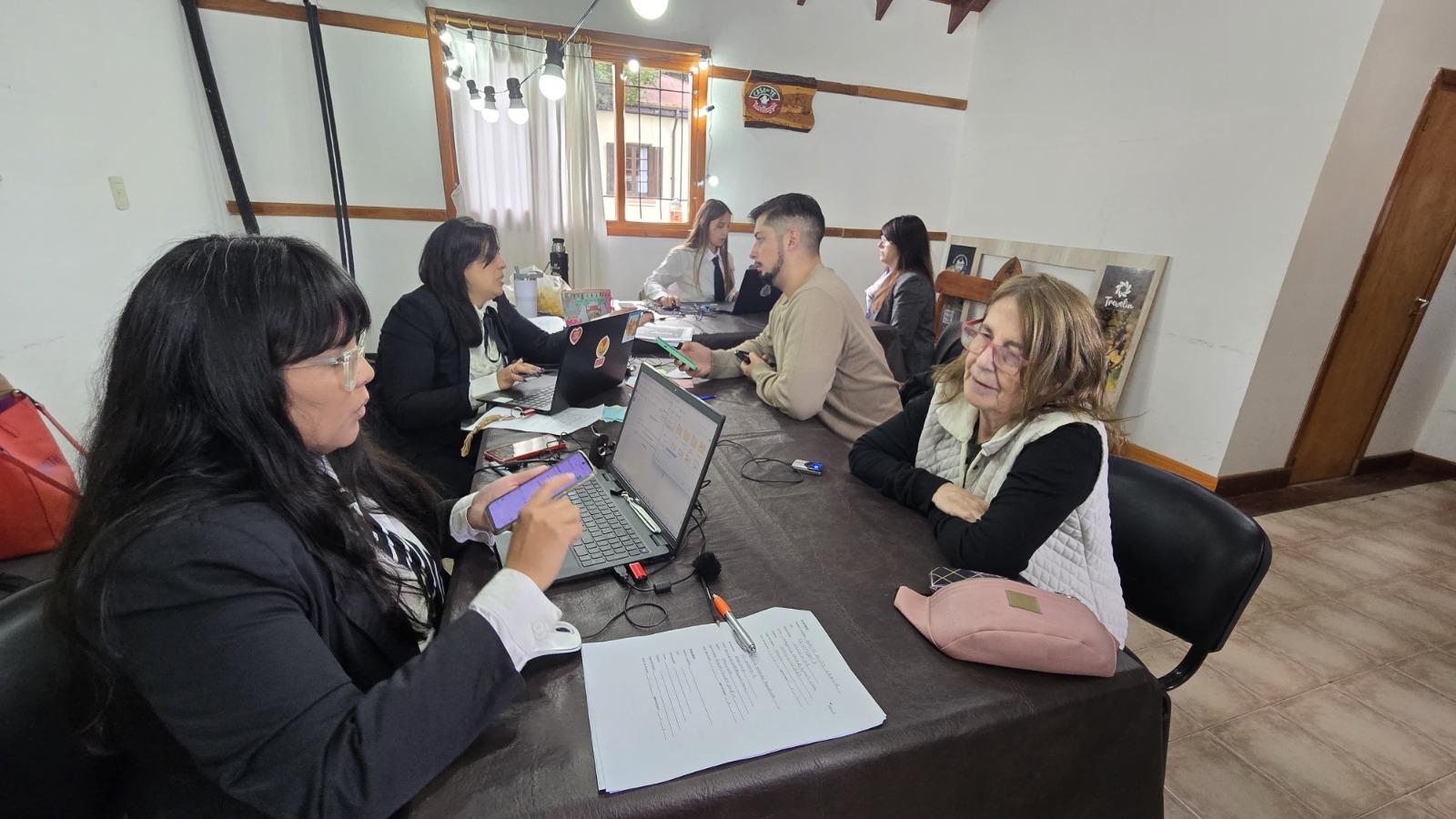 Firma Digital: Provincia asistió a más de 100 vecinos de Esquel para que puedan registrarse