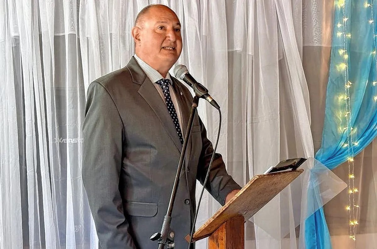 Perversi negó desfinanciar a la Biblioteca y cuestionó duramente a un concejal de la oposición y a la presidenta de la institución