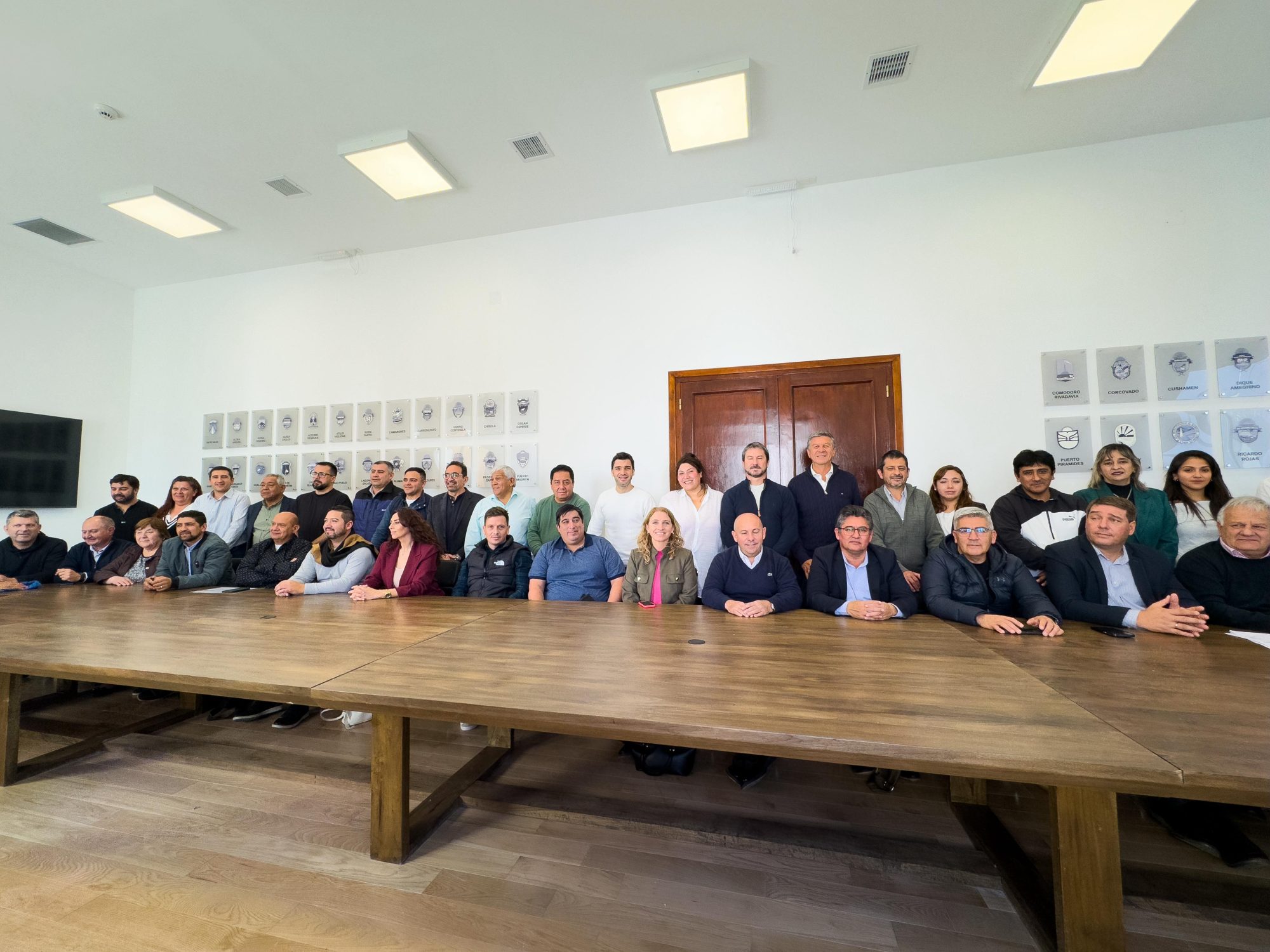 Torres reunió a intendentes y jefes comunales de toda la provincia, quienes se comprometieron a adoptar medidas de alivio fiscal