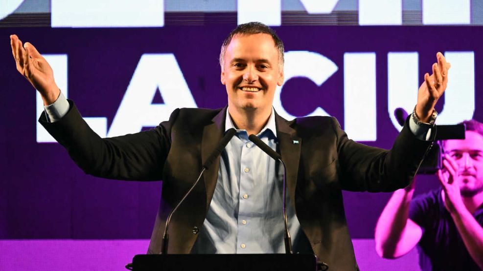 Adorni en el cierre de campaña: Afirmó que el domingo “está en juego volver al mundo K y al pobrismo” o seguir en la senda de crecimiento