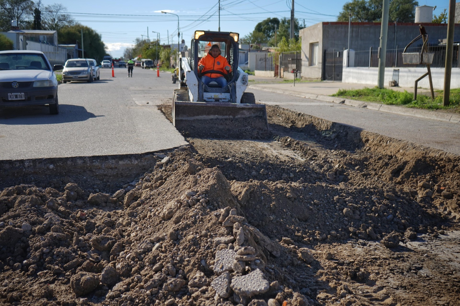 Por el deterioro de calles en Rawson debido al intenso tránsito, el municipio acelera trabajos de mejoras viales