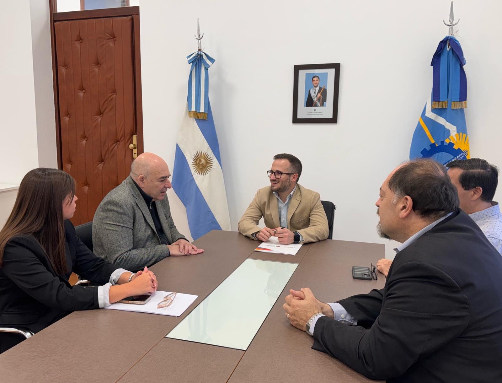 El Gobierno del Chubut y la Secretaría Electoral Permanente firmaron un convenio para fortalecer los procesos democráticos