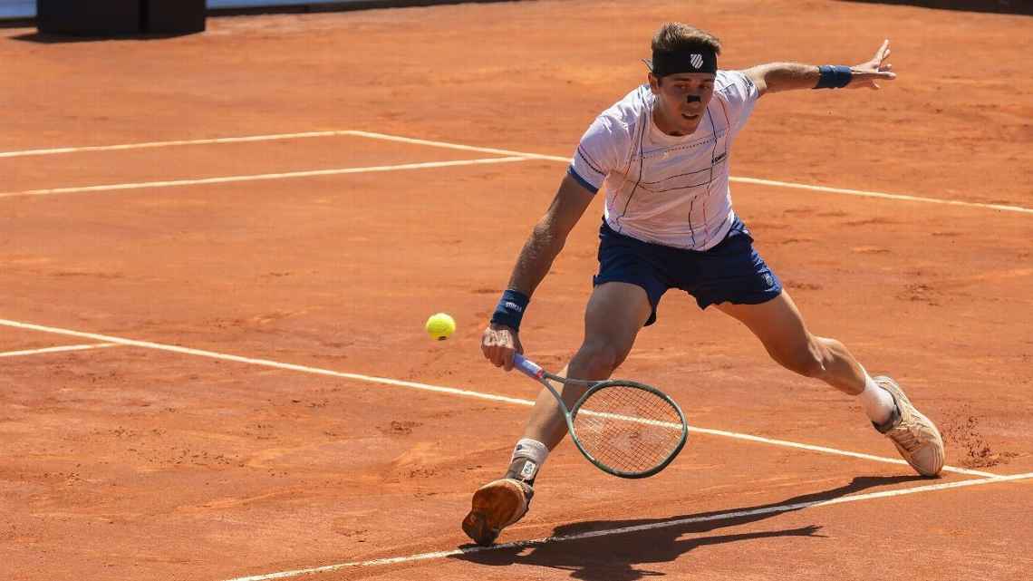Etcheverry y Ugo Carabelli avanzan en el ATP 500 de Hamburgo