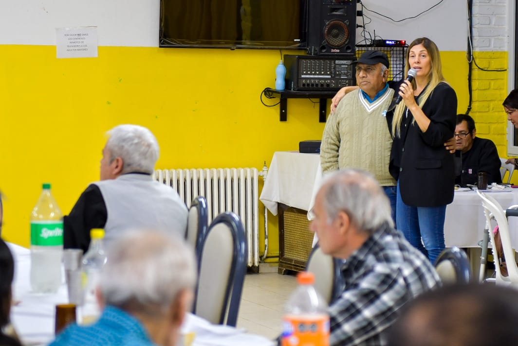 Papaiani en un nuevo aniversario del Hogar Pedro Dettori de Trelew: “Destacó el trabajo del personal y dijo que “hacen que nuestros abuelos y abuelas se encuentren así de felices”