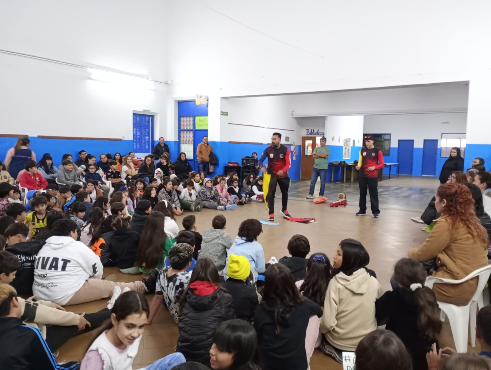 Guardavidas de Rawson promueven la concientización en escuelas de la capital